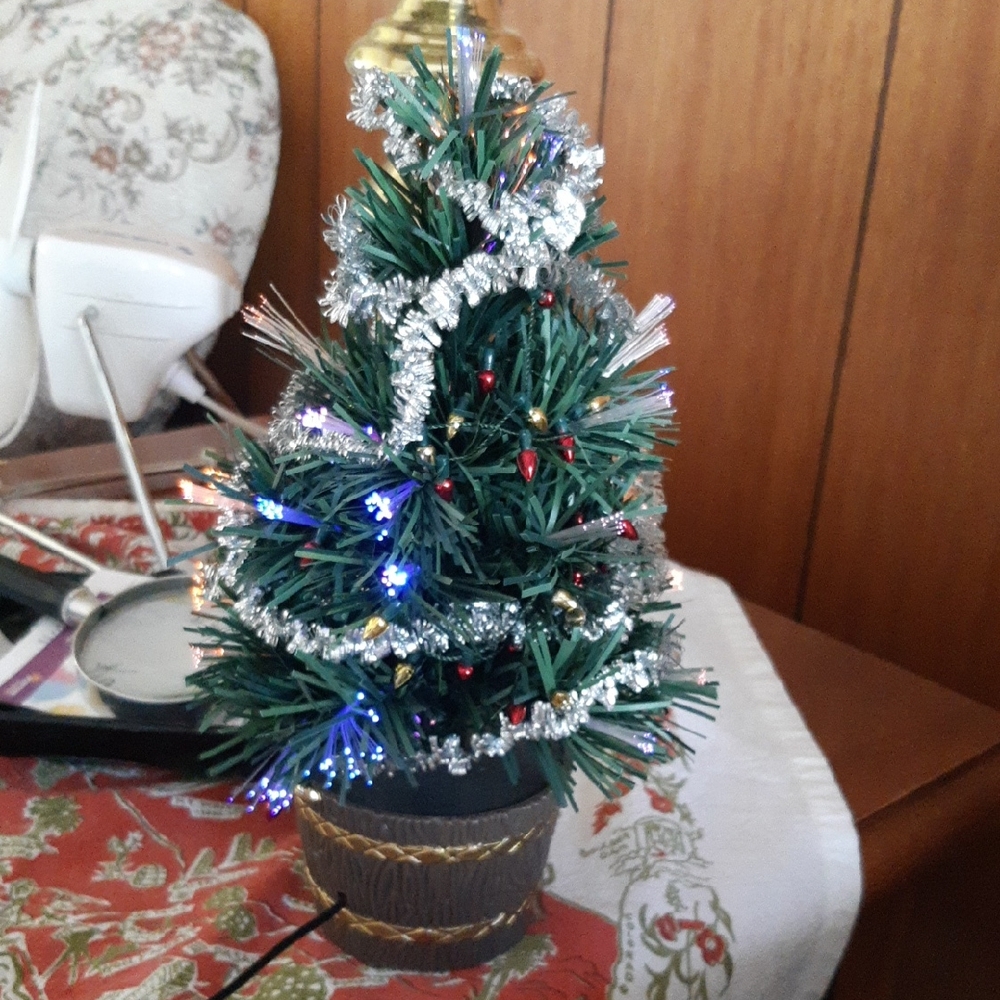Festive USB Holiday Christmas Tree with Fibre Optics